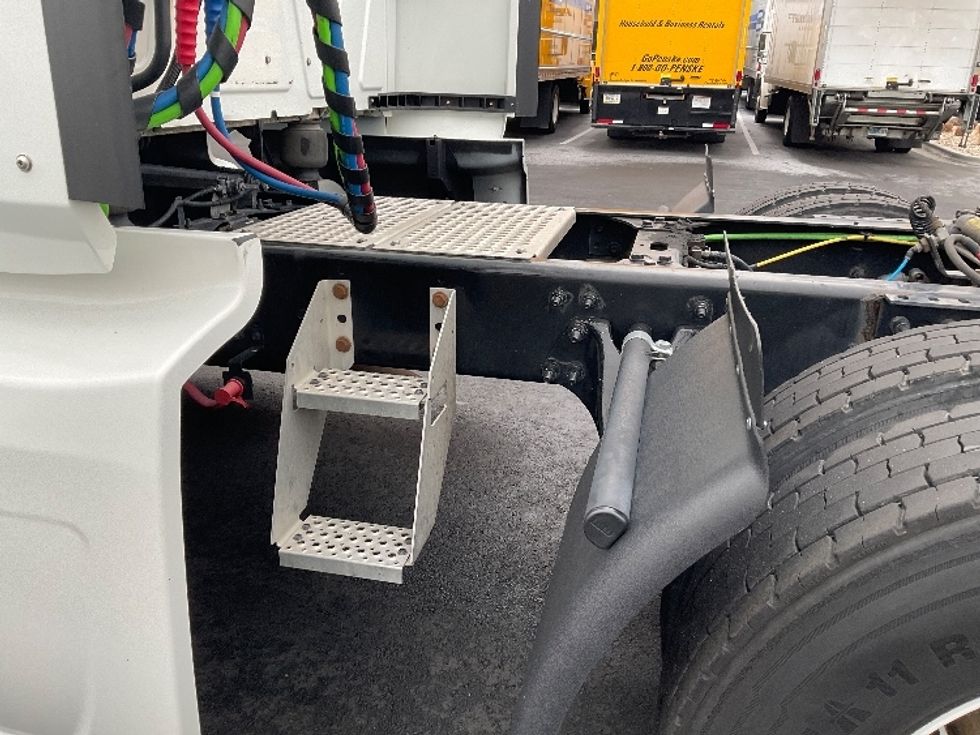 Sleeper Tractor-Heavy Duty Tractors-International-2019-LT625-Boise-ID-332,860\n\t\tmiles-$ 49,500 - Image 22