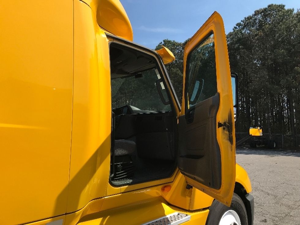 Sleeper Tractor-Heavy Duty Tractors-International-2019-LT625-Chesapeake-VA-540,633\n\t\tmiles-$ 29,750 - Image 13