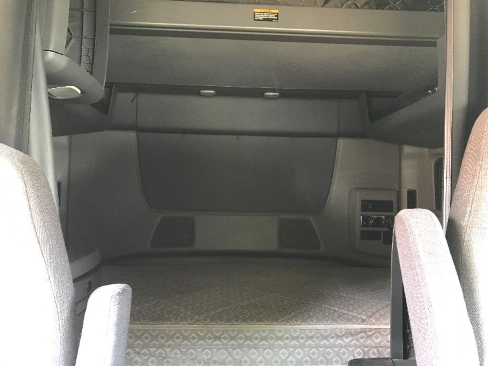 Sleeper Tractor-Heavy Duty Tractors-International-2019-LT625-Chesapeake-VA-540,633\n\t\tmiles-$ 29,750 - Image 16