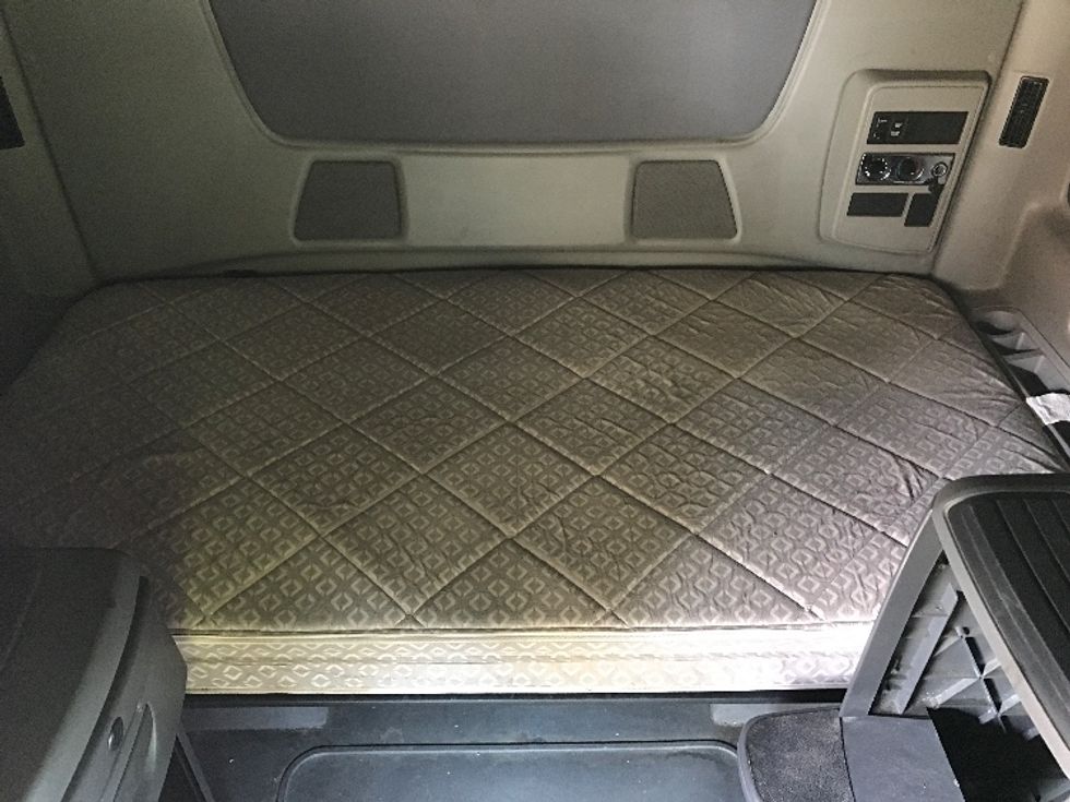 Sleeper Tractor-Heavy Duty Tractors-International-2019-LT625-Chesapeake-VA-540,633\n\t\tmiles-$ 29,750 - Image 17