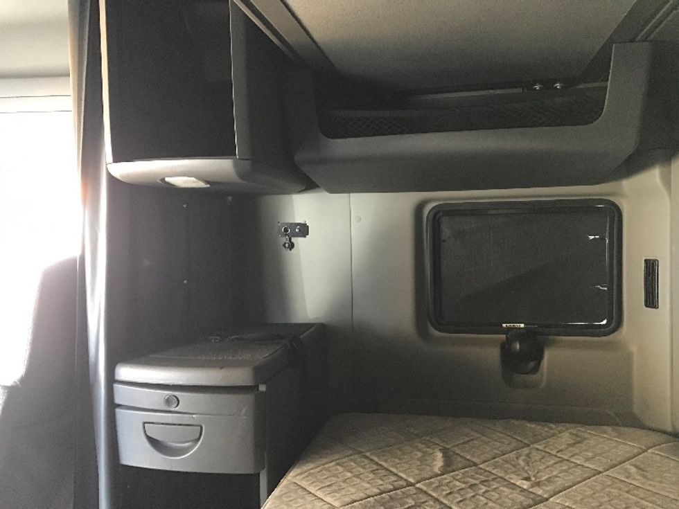 Sleeper Tractor-Heavy Duty Tractors-International-2019-LT625-Chesapeake-VA-540,633\n\t\tmiles-$ 29,750 - Image 19