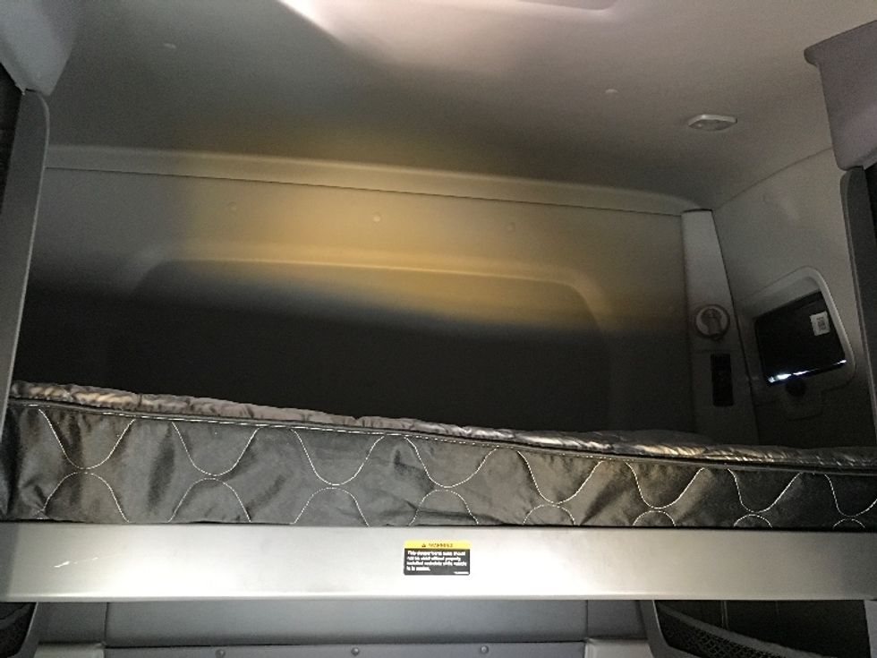 Sleeper Tractor-Heavy Duty Tractors-International-2019-LT625-Chesapeake-VA-540,633\n\t\tmiles-$ 29,750 - Image 22