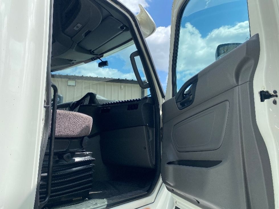 Sleeper Tractor-Heavy Duty Tractors-International-2019-LT625-Cleveland-TN-716,888\n\t\tmiles-$ 28,250 - Image 13