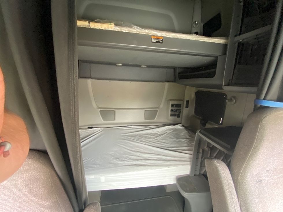 Sleeper Tractor-Heavy Duty Tractors-International-2019-LT625-Cleveland-TN-716,888\n\t\tmiles-$ 28,250 - Image 16