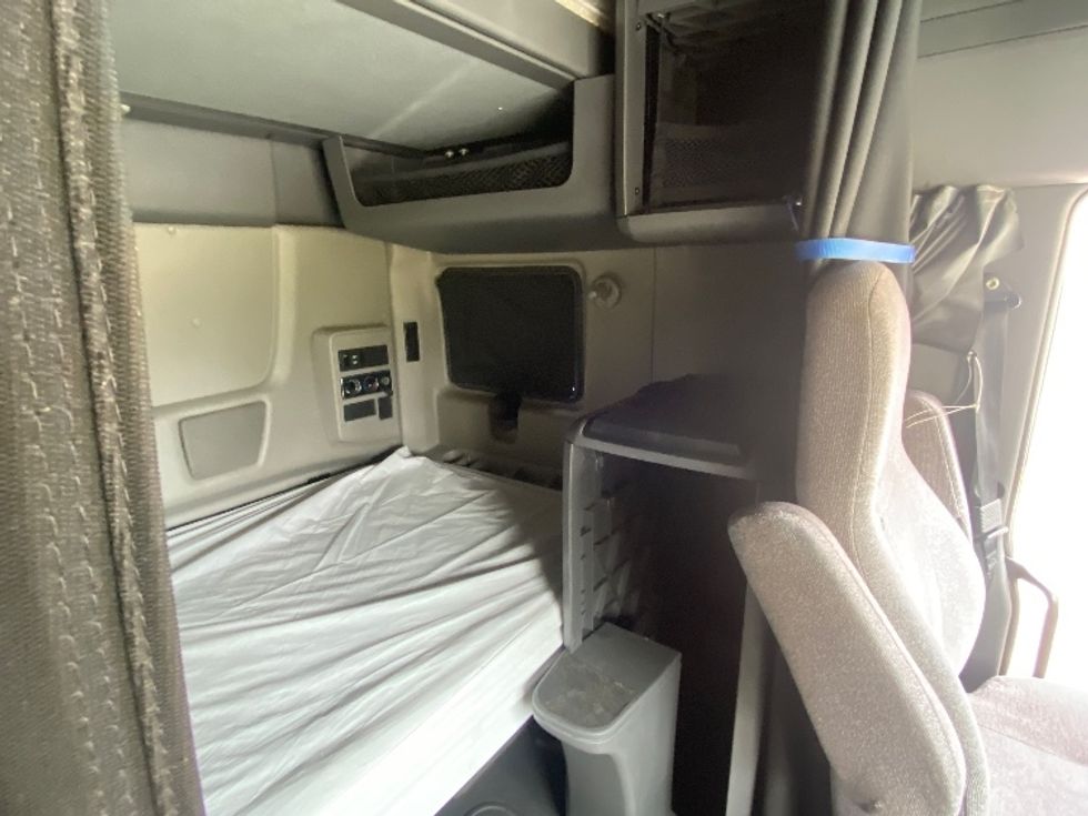 Sleeper Tractor-Heavy Duty Tractors-International-2019-LT625-Cleveland-TN-716,888\n\t\tmiles-$ 28,250 - Image 18