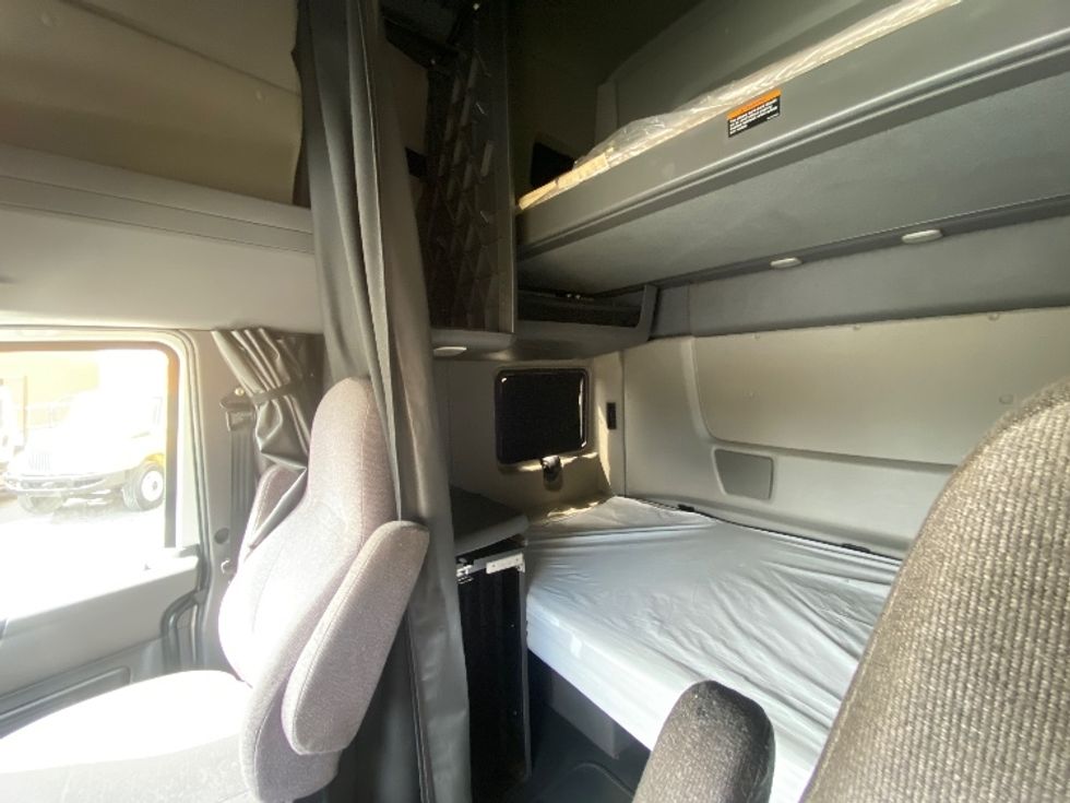 Sleeper Tractor-Heavy Duty Tractors-International-2019-LT625-Cleveland-TN-716,888\n\t\tmiles-$ 28,250 - Image 19