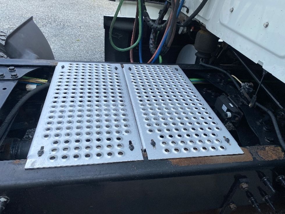 Sleeper Tractor-Heavy Duty Tractors-International-2019-LT625-Cleveland-TN-716,888\n\t\tmiles-$ 28,250 - Image 22