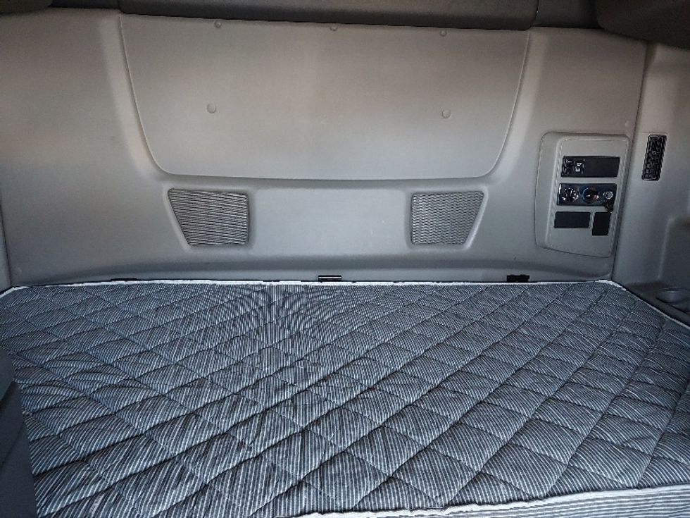 Sleeper Tractor-Heavy Duty Tractors-International-2019-LT625-Concord-NC-511,528\n\t\tmiles-$ 35,500 - Image 16