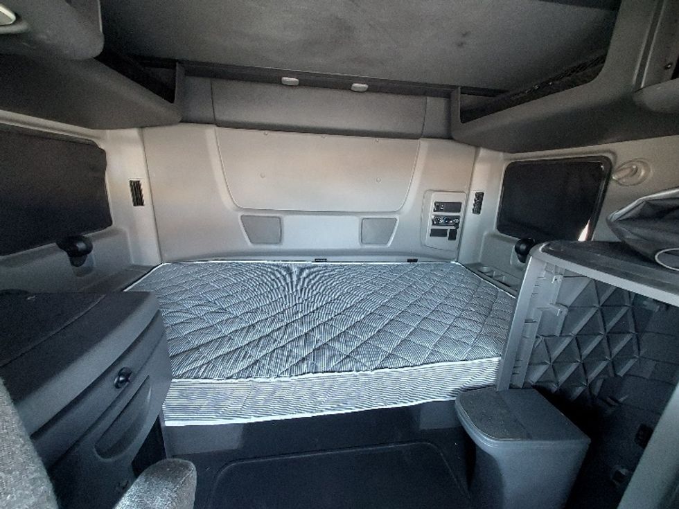 Sleeper Tractor-Heavy Duty Tractors-International-2019-LT625-Concord-NC-511,528\n\t\tmiles-$ 35,500 - Image 17