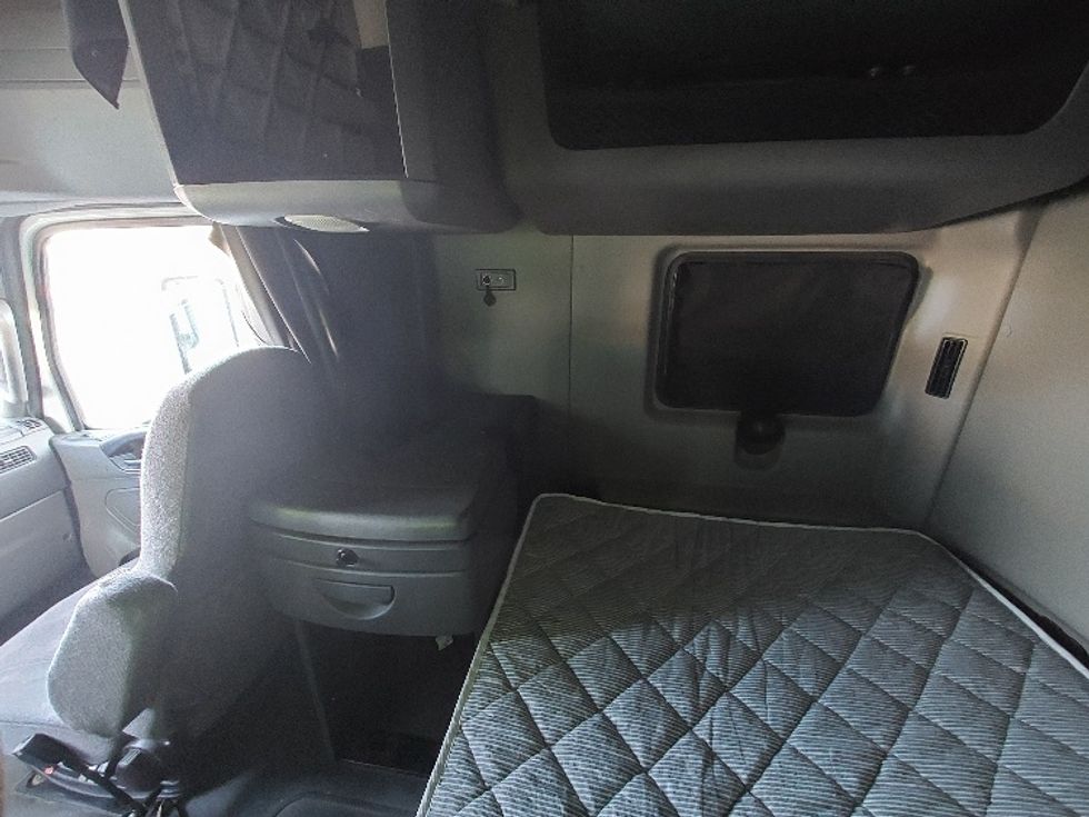 Sleeper Tractor-Heavy Duty Tractors-International-2019-LT625-Concord-NC-511,528\n\t\tmiles-$ 35,500 - Image 18