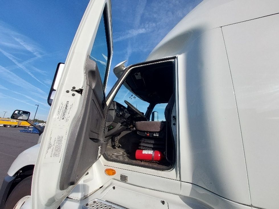 Sleeper Tractor-Heavy Duty Tractors-International-2019-LT625-Concord-NC-511,528\n\t\tmiles-$ 35,500 - Image 9