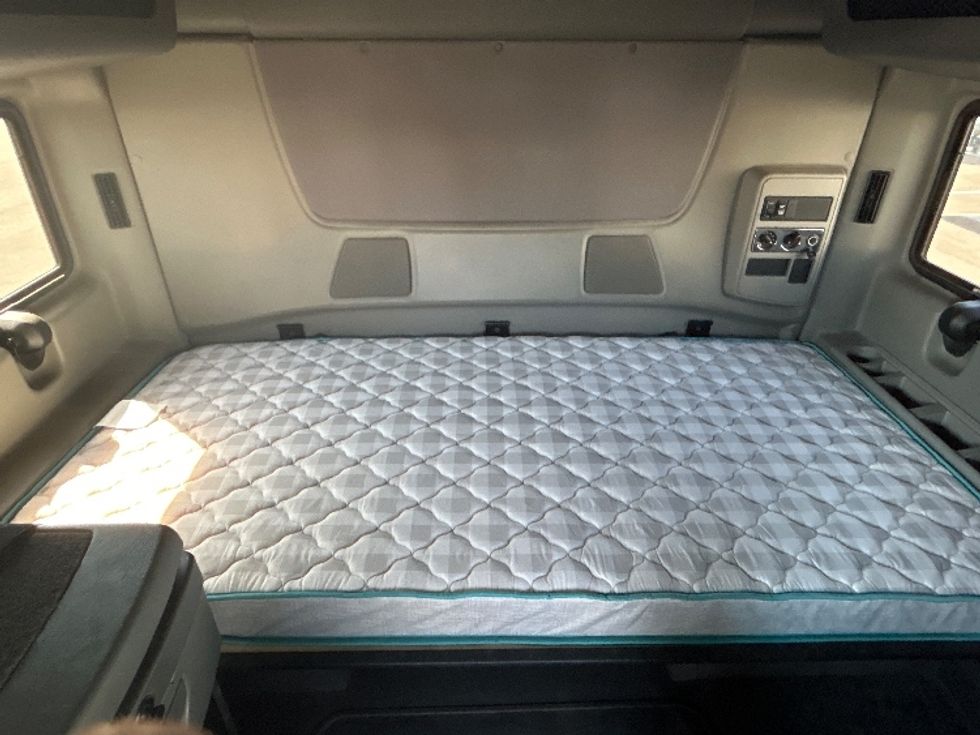 Sleeper Tractor-Heavy Duty Tractors-International-2019-LT625-Concord-NC-559,519\n\t\tmiles-$ 40,750 - Image 16