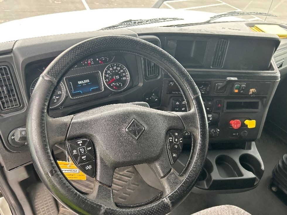 Sleeper Tractor-Heavy Duty Tractors-International-2019-LT625-Concord-NC-583,194\n\t\tmiles-$ 31,500 - Image 11