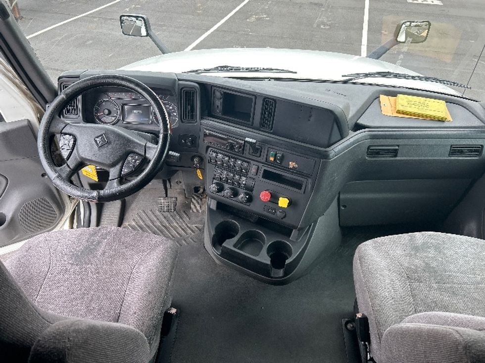 Sleeper Tractor-Heavy Duty Tractors-International-2019-LT625-Concord-NC-583,194\n\t\tmiles-$ 31,500 - Image 12