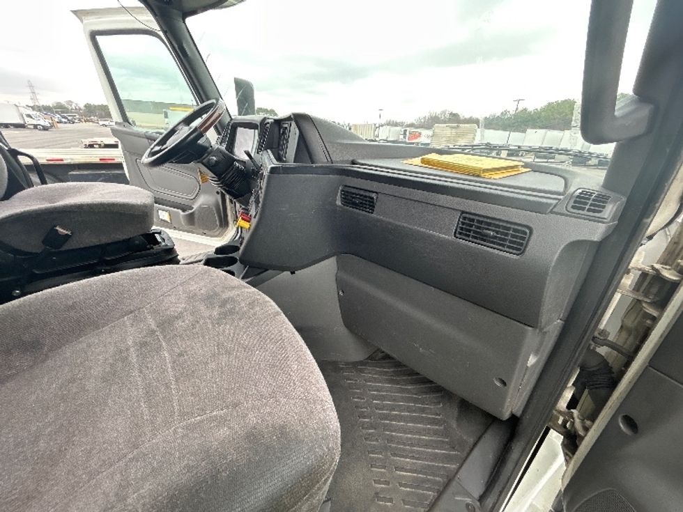 Sleeper Tractor-Heavy Duty Tractors-International-2019-LT625-Concord-NC-583,194\n\t\tmiles-$ 31,500 - Image 15