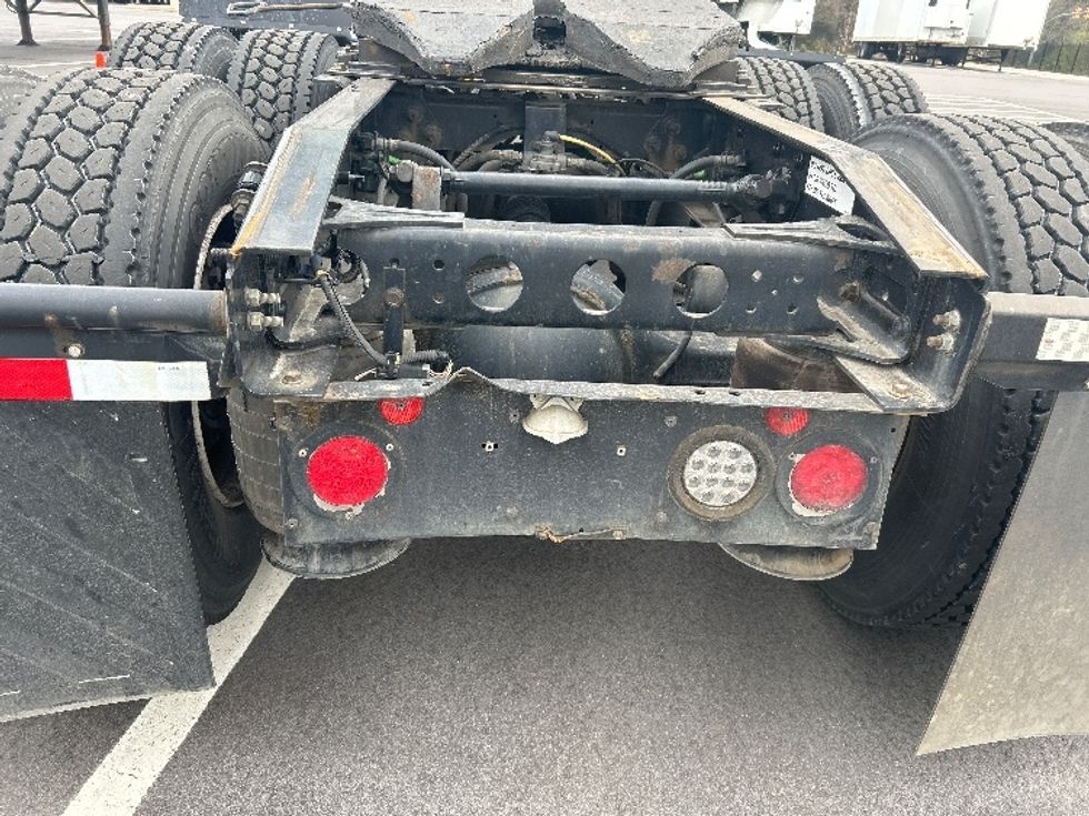 Sleeper Tractor-Heavy Duty Tractors-International-2019-LT625-Concord-NC-583,194\n\t\tmiles-$ 31,500 - Image 24