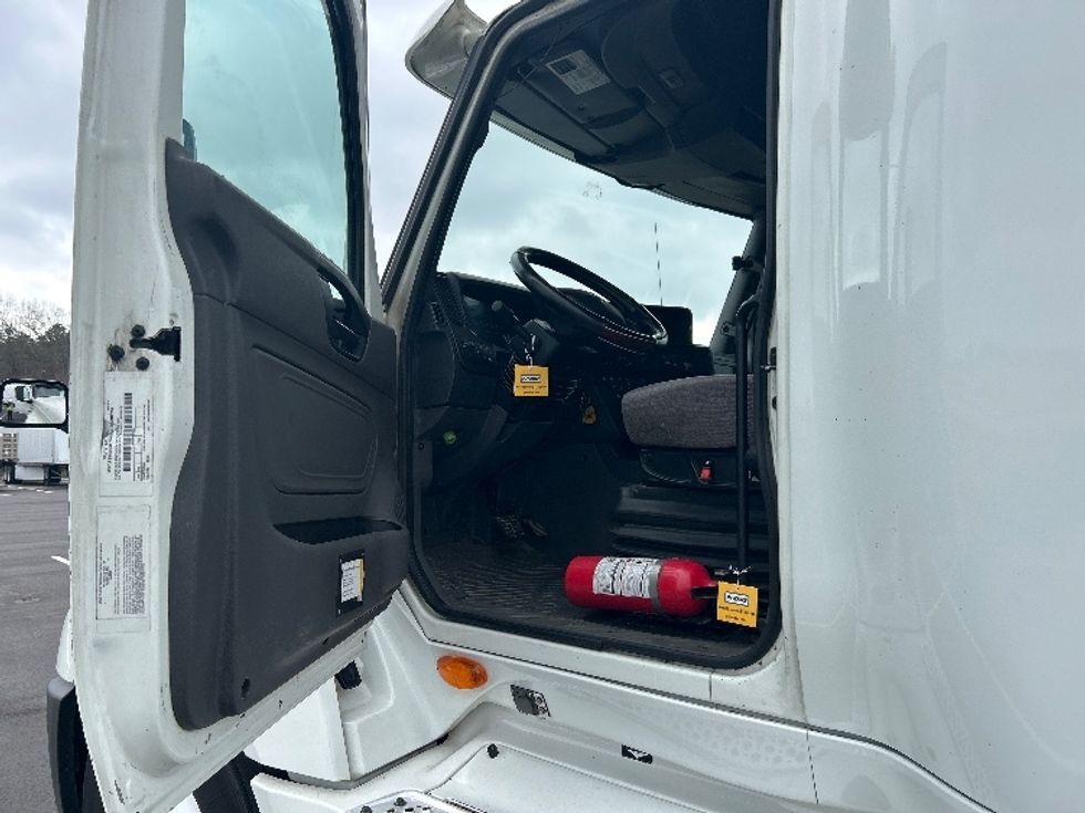 Sleeper Tractor-Heavy Duty Tractors-International-2019-LT625-Concord-NC-583,194\n\t\tmiles-$ 31,500 - Image 9