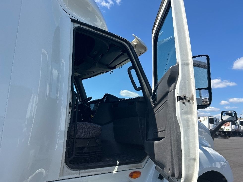 Sleeper Tractor-Heavy Duty Tractors-International-2019-LT625-Concord-NC-600,322\n\t\tmiles-$ 36,500 - Image 13