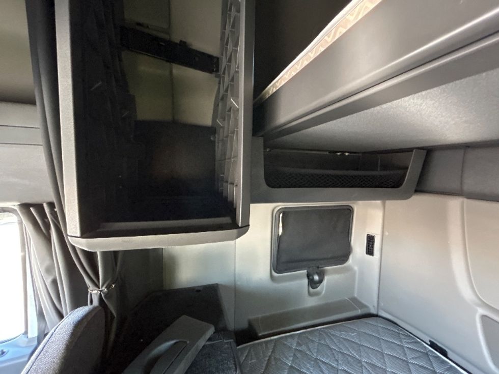 Sleeper Tractor-Heavy Duty Tractors-International-2019-LT625-Concord-NC-600,322\n\t\tmiles-$ 36,500 - Image 19