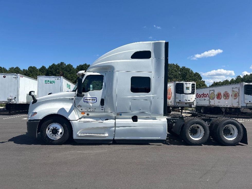 Sleeper Tractor-Heavy Duty Tractors-International-2019-LT625-Concord-NC-600,322\n\t\tmiles-$ 36,500 - Image 4