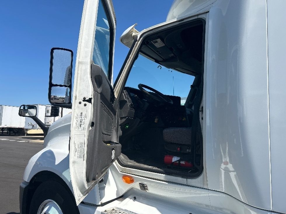 Sleeper Tractor-Heavy Duty Tractors-International-2019-LT625-Concord-NC-600,322\n\t\tmiles-$ 36,500 - Image 9