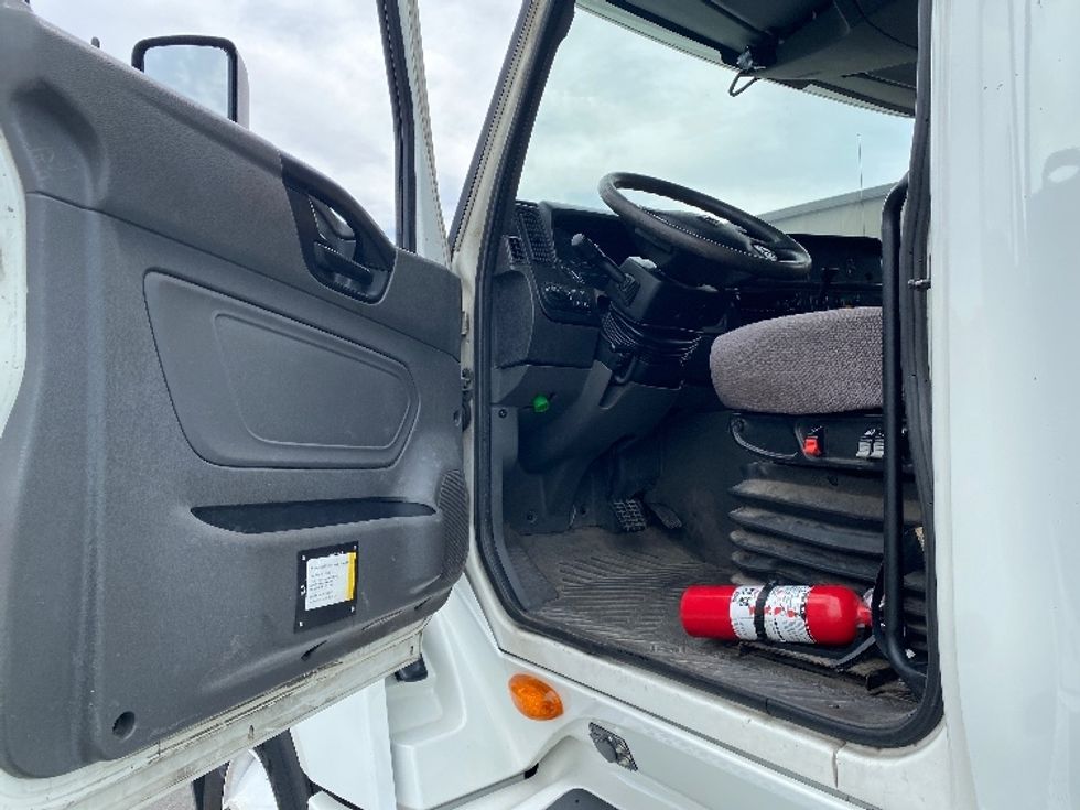 Sleeper Tractor-Heavy Duty Tractors-International-2019-LT625-Concord-NC-601,112\n\t\tmiles-$ 40,500 - Image 9