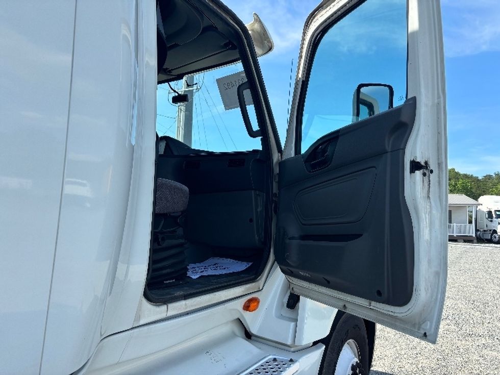 Sleeper Tractor-Heavy Duty Tractors-International-2019-LT625-Concord-NC-616,815\n\t\tmiles-$ 37,750 - Image 13
