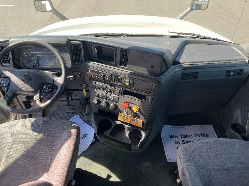 Sleeper Tractor-Heavy Duty Tractors-International-2019-LT625-Concord-NC-622,306\n\t\tmiles-$ 36,250 - Image 12