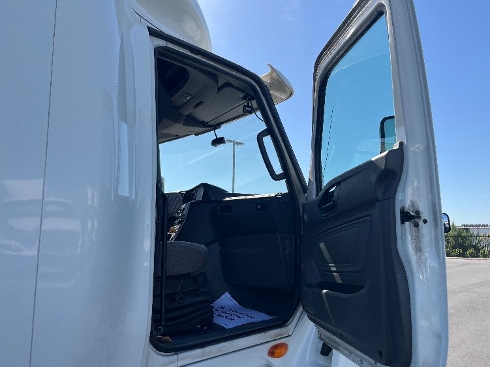 Sleeper Tractor-Heavy Duty Tractors-International-2019-LT625-Concord-NC-622,306\n\t\tmiles-$ 36,250 - Image 13