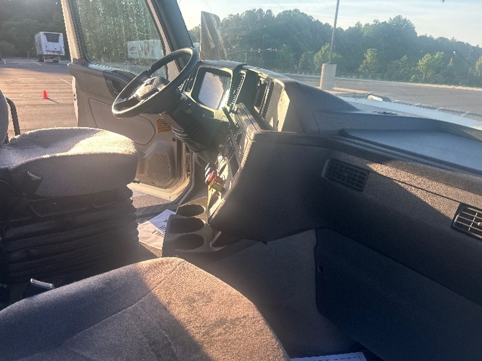 Sleeper Tractor-Heavy Duty Tractors-International-2019-LT625-Concord-NC-651,343\n\t\tmiles-$ 31,500 - Image 15