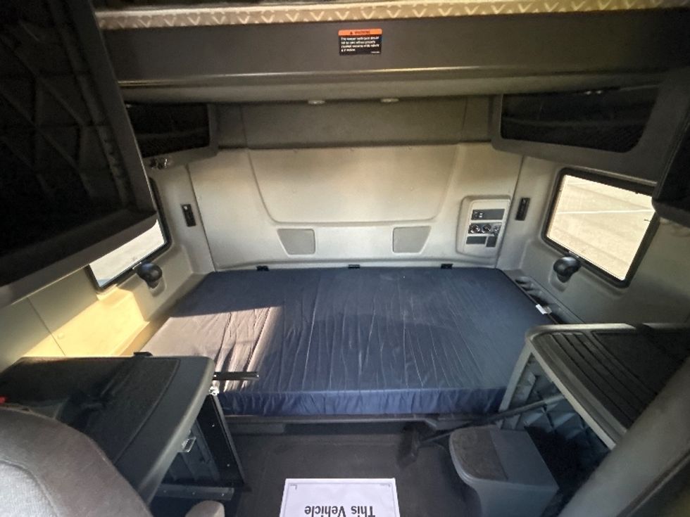 Sleeper Tractor-Heavy Duty Tractors-International-2019-LT625-Concord-NC-651,343\n\t\tmiles-$ 31,500 - Image 16