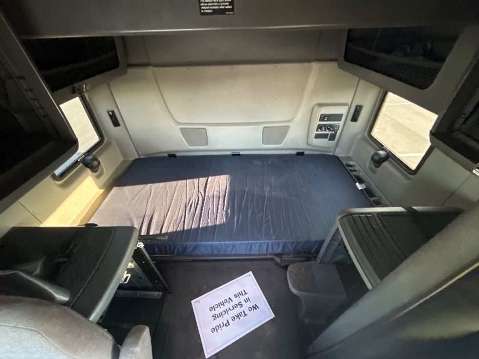 Sleeper Tractor-Heavy Duty Tractors-International-2019-LT625-Concord-NC-651,343\n\t\tmiles-$ 31,500 - Image 17