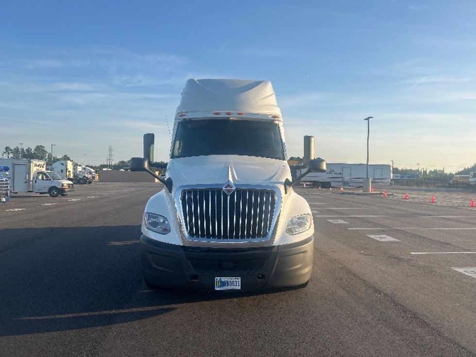 Sleeper Tractor-Heavy Duty Tractors-International-2019-LT625-Concord-NC-651,343\n\t\tmiles-$ 31,500 - Image 2