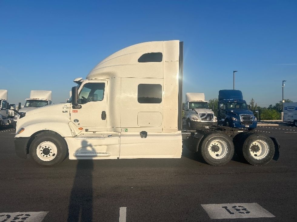 Sleeper Tractor-Heavy Duty Tractors-International-2019-LT625-Concord-NC-651,343\n\t\tmiles-$ 31,500 - Image 4