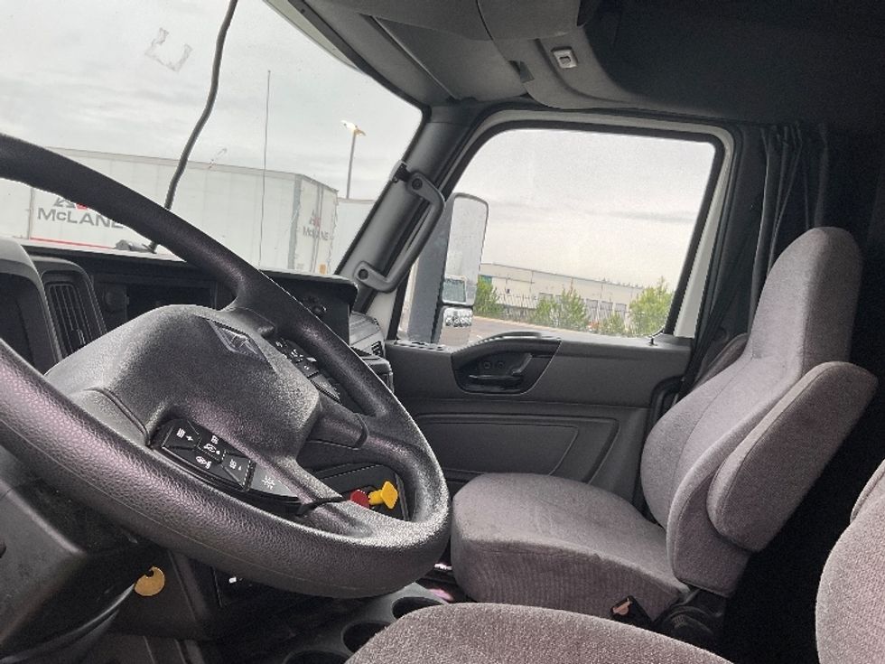 Sleeper Tractor-Heavy Duty Tractors-International-2019-LT625-Concord-NC-654,535\n\t\tmiles-$ 27,500 - Image 10