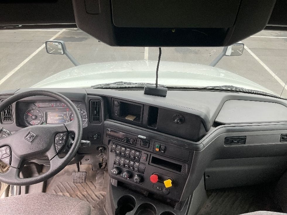 Sleeper Tractor-Heavy Duty Tractors-International-2019-LT625-Concord-NC-654,535\n\t\tmiles-$ 27,500 - Image 11