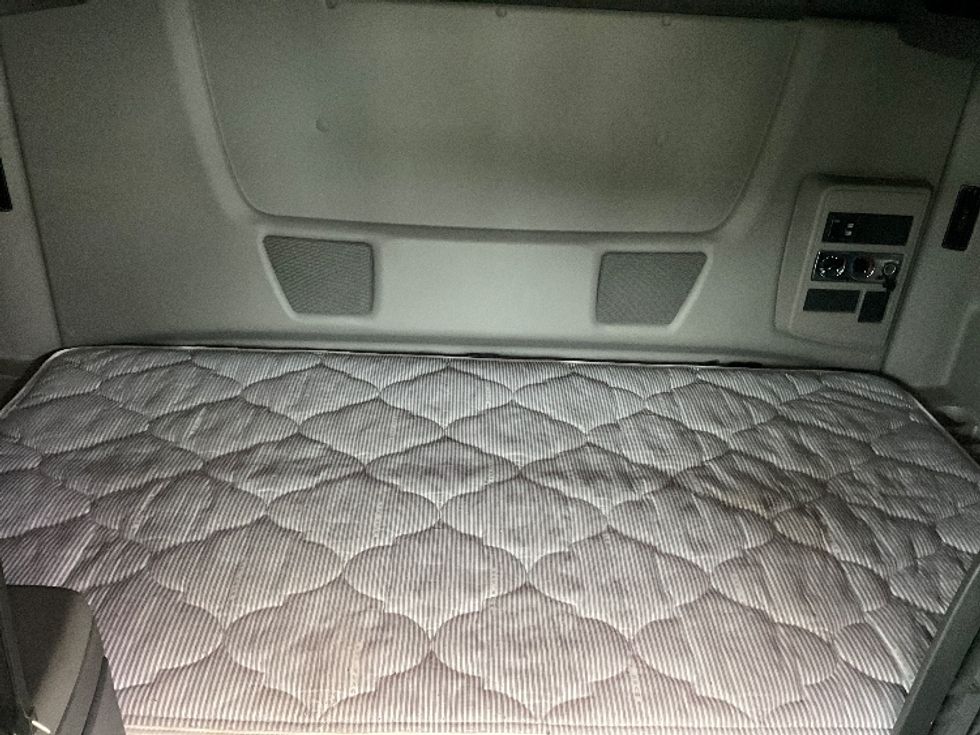 Sleeper Tractor-Heavy Duty Tractors-International-2019-LT625-Concord-NC-654,535\n\t\tmiles-$ 27,500 - Image 13