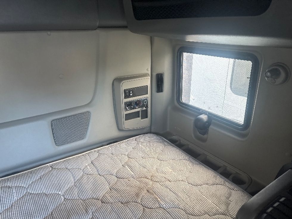 Sleeper Tractor-Heavy Duty Tractors-International-2019-LT625-Concord-NC-654,535\n\t\tmiles-$ 27,500 - Image 14