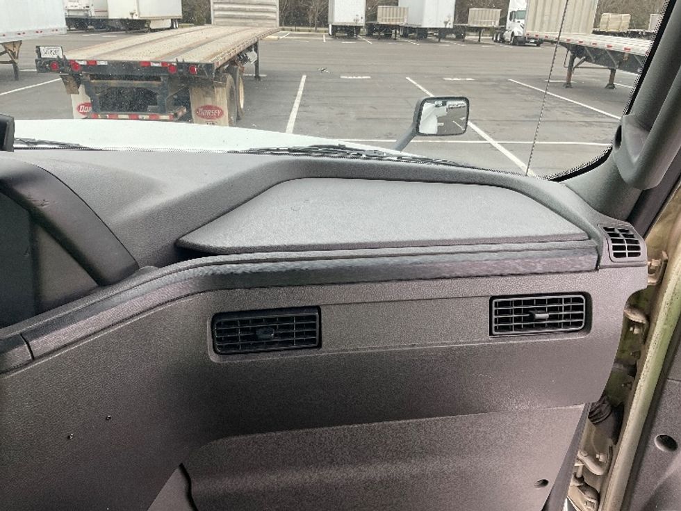 Sleeper Tractor-Heavy Duty Tractors-International-2019-LT625-Concord-NC-654,535\n\t\tmiles-$ 27,500 - Image 16