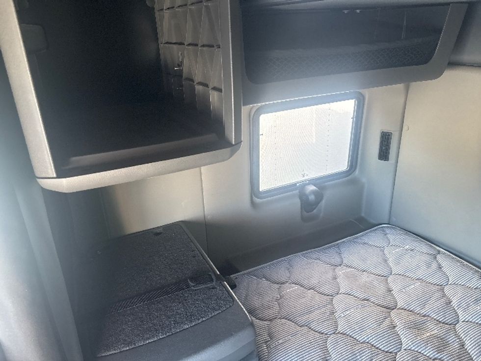 Sleeper Tractor-Heavy Duty Tractors-International-2019-LT625-Concord-NC-654,535\n\t\tmiles-$ 27,500 - Image 18