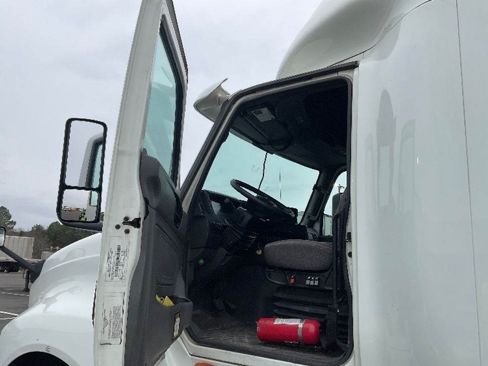 Sleeper Tractor-Heavy Duty Tractors-International-2019-LT625-Concord-NC-654,535\n\t\tmiles-$ 27,500 - Image 9