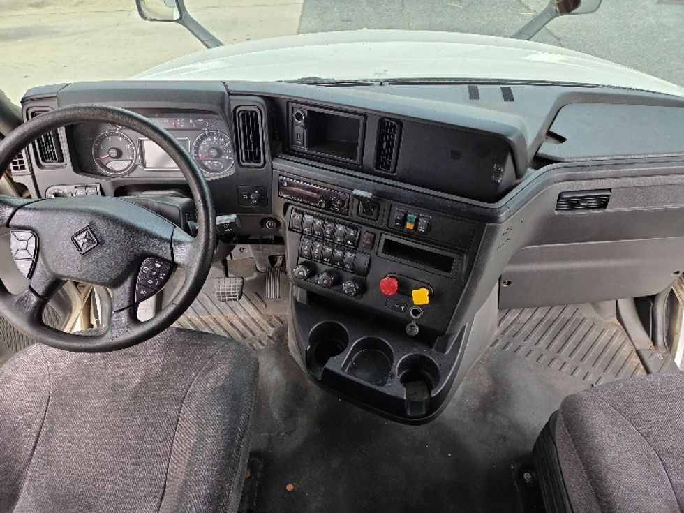Sleeper Tractor-Heavy Duty Tractors-International-2019-LT625-Concord-NC-680,116\n\t\tmiles-$ 26,000 - Image 10