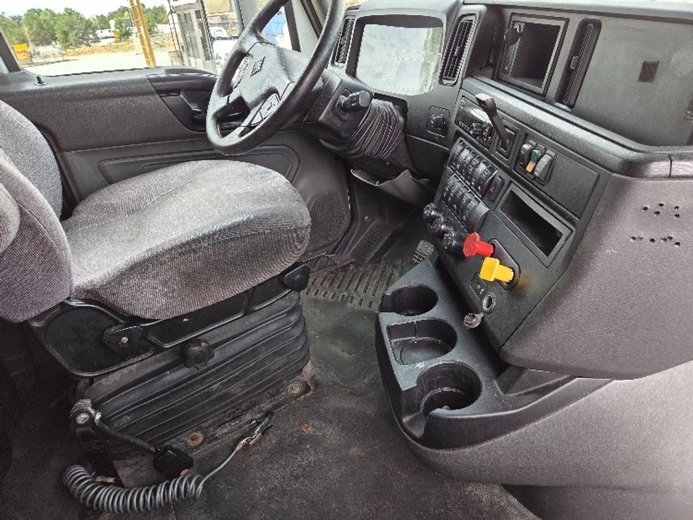 Sleeper Tractor-Heavy Duty Tractors-International-2019-LT625-Concord-NC-680,116\n\t\tmiles-$ 26,000 - Image 13