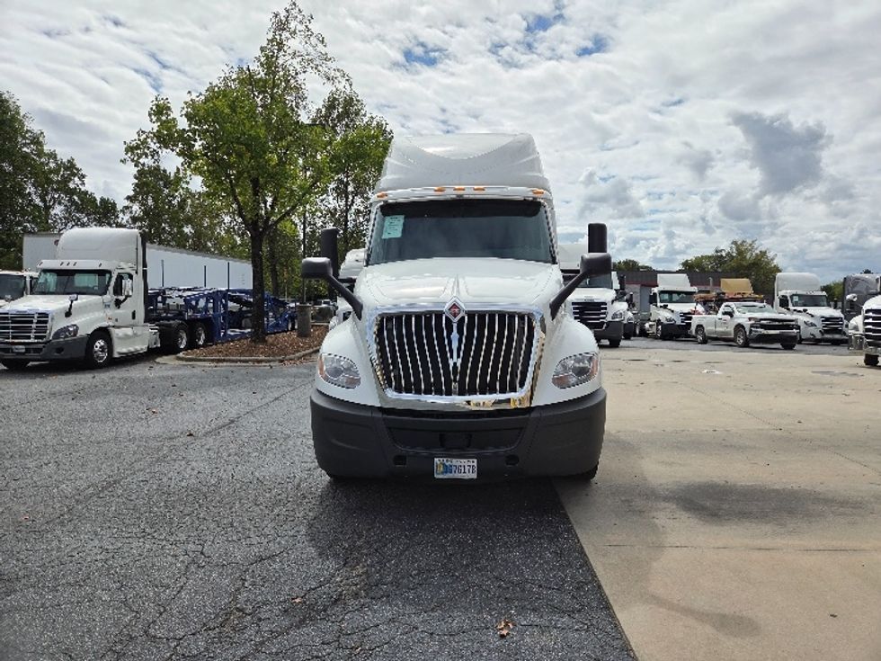 Sleeper Tractor-Heavy Duty Tractors-International-2019-LT625-Concord-NC-680,116\n\t\tmiles-$ 26,000 - Image 2