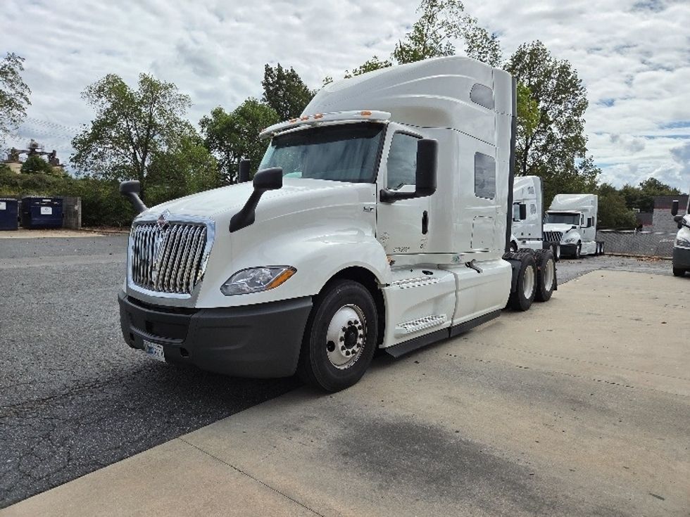 Sleeper Tractor-Heavy Duty Tractors-International-2019-LT625-Concord-NC-680,116\n\t\tmiles-$ 26,000 - Image 3
