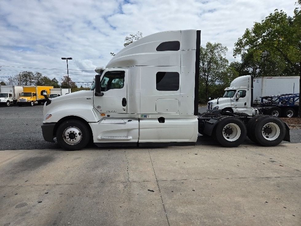 Sleeper Tractor-Heavy Duty Tractors-International-2019-LT625-Concord-NC-680,116\n\t\tmiles-$ 26,000 - Image 4