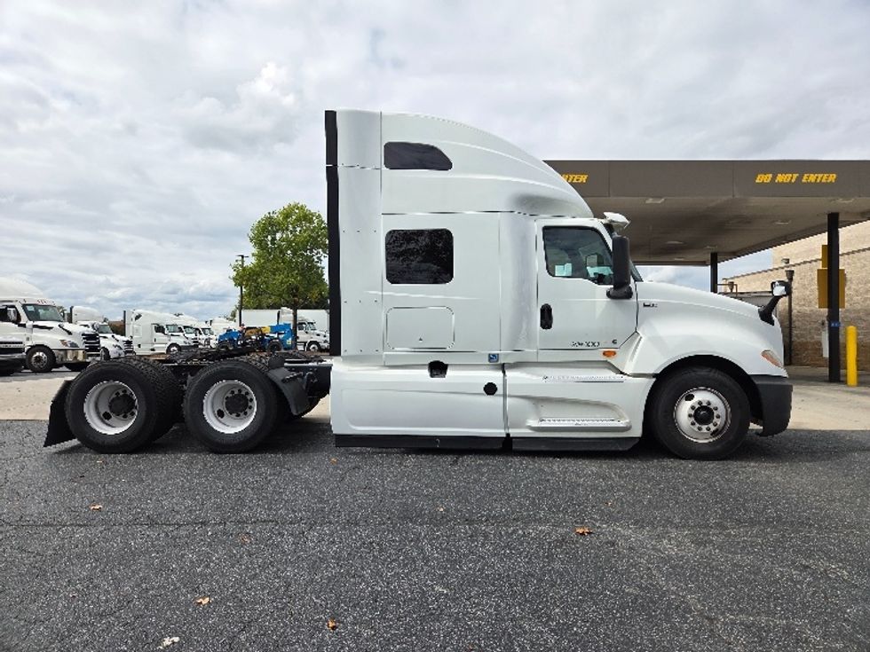 Sleeper Tractor-Heavy Duty Tractors-International-2019-LT625-Concord-NC-680,116\n\t\tmiles-$ 26,000 - Image 8