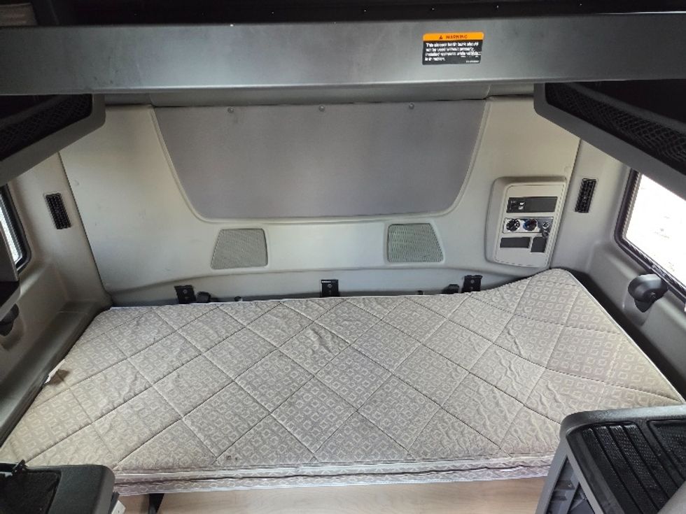 Sleeper Tractor-Heavy Duty Tractors-International-2019-LT625-Concord-NC-680,116\n\t\tmiles-$ 32,500 - Image 17