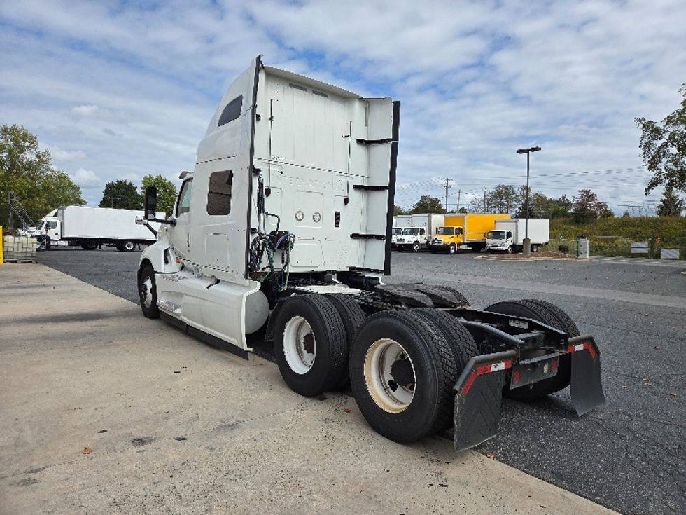 Sleeper Tractor-Heavy Duty Tractors-International-2019-LT625-Concord-NC-680,116\n\t\tmiles-$ 32,500 - Image 5