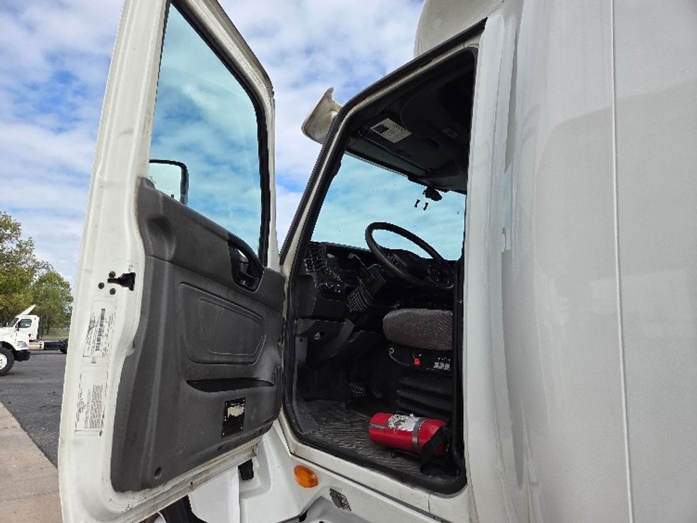 Sleeper Tractor-Heavy Duty Tractors-International-2019-LT625-Concord-NC-680,116\n\t\tmiles-$ 32,500 - Image 9